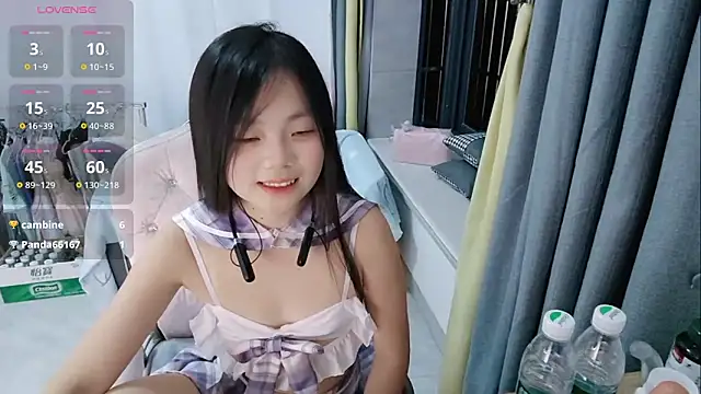 Snapshot of Lena-yyds chatting on 10/12/25, 04:17 Lena-yyds online show from 10/12/25, 04:17