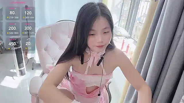 Snapshot of Lena-yyds chatting on 11/16/25, 04:51 Lena-yyds online show from 11/16/25, 04:51