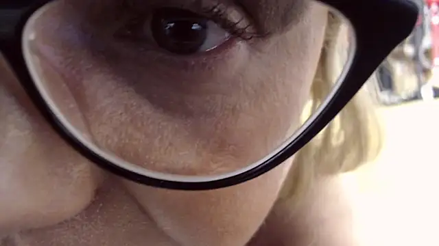 Snapshot of Miss_MarieJo chatting on 10/09/25, 11:47 Miss MarieJo online show from 10/09/25, 11:47