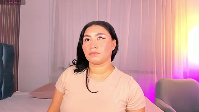 Snapshot of leylaclintonxx chatting on 10/16/25, 08:43 leylaclintonxx online show from 10/16/25, 08:43