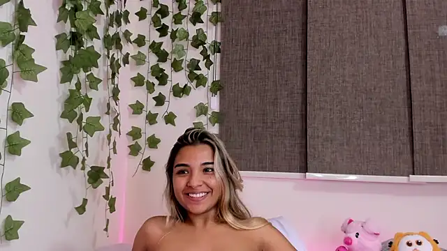Snapshot of Annebull_ chatting on 01/10/25, 05:47 Annebull online show from 01/10/25, 05:47