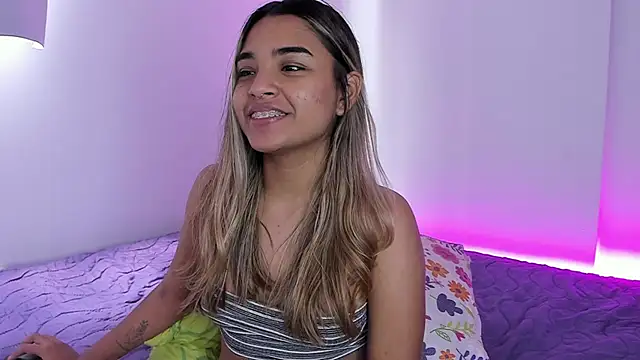 Snapshot of Annebull_ chatting on 10/01/25, 03:07 Annebull online show from 10/01/25, 03:07