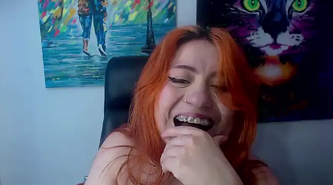 Snapshot of XxMiaSexxyHotxX chatting on 03/10/25, 05:18 XxMiaSexxyHotxX online show from 03/10/25, 05:18