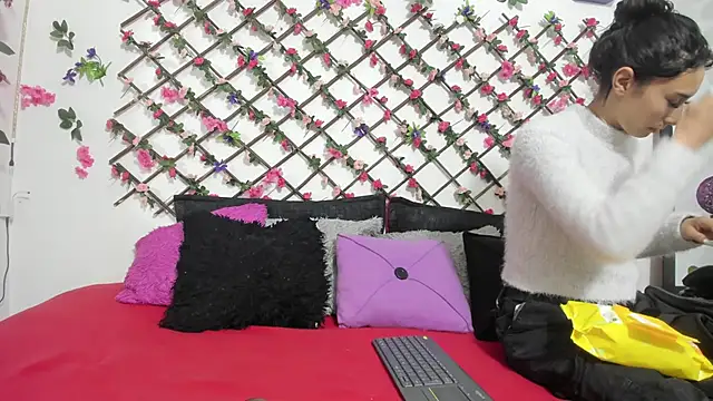 Snapshot of thedream_girls chatting on 01/20/25, 11:35 thedream girls online show from 01/20/25, 11:35