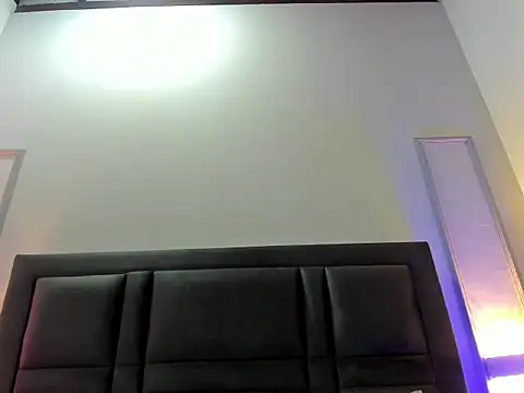 Snapshot of AshleyHill2 chatting on 10/04/25, 03:48 AshleyHill2 online show from 10/04/25, 03:48