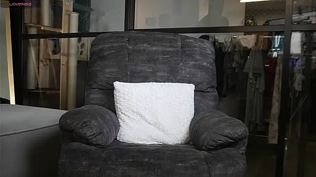 Snapshot of DimitriSullivan_ chatting on 02/02/25, 03:10 DimitriSullivan online show from 02/02/25, 03:10