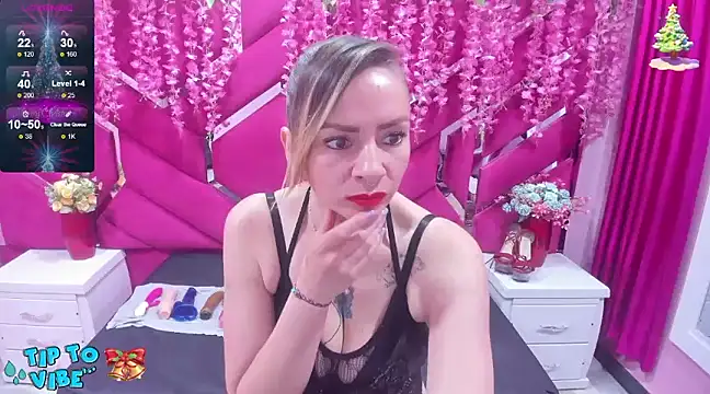 Snapshot of alaha_evans chatting on 12/27/24, 10:45 alaha evans online show from 12/27/24, 10:45