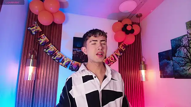 Noah Xitruxx online show from 10/19/25, 02:45