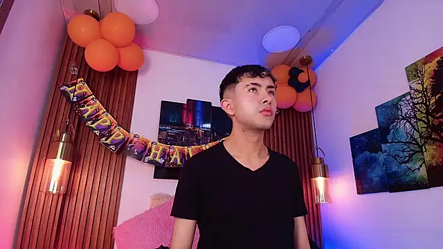 Noah Xitruxx online show from 10/22/25, 02:34