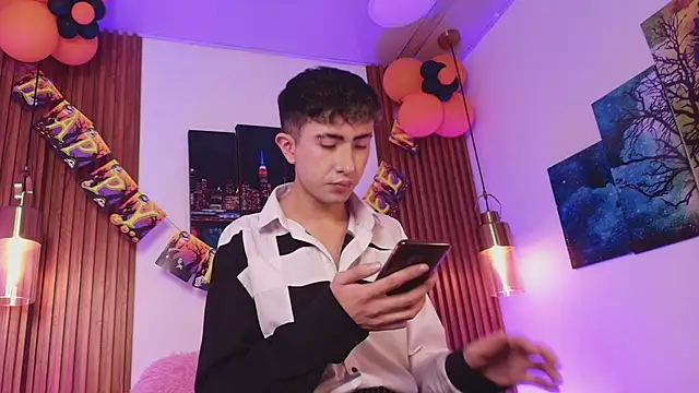 Noah Xitruxx online show from 11/03/25, 02:57