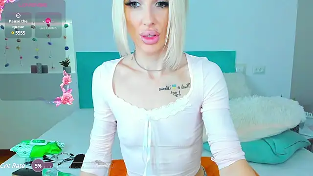 Snapshot of Lana_kitty__ chatting on 12/25/24, 12:05 Lana kitty online show from 12/25/24, 12:05