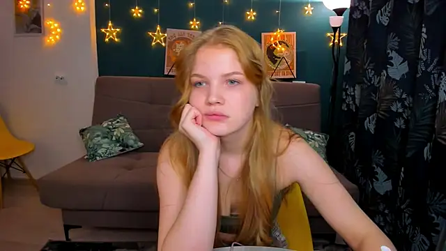 Xloe Queen online show from 12/21/24, 12:06