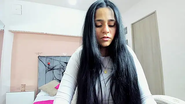 Snapshot of Giselle_Roldan chatting on 10/03/25, 03:58 Giselle Roldan online show from 10/03/25, 03:58