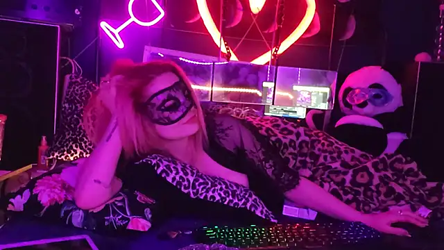 Snapshot of anonymouszN chatting on 01/17/25, 12:10 anonymouszN online show from 01/17/25, 12:10