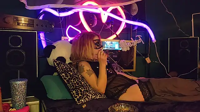 Snapshot of anonymouszN chatting on 02/04/25, 09:10 anonymouszN online show from 02/04/25, 09:10