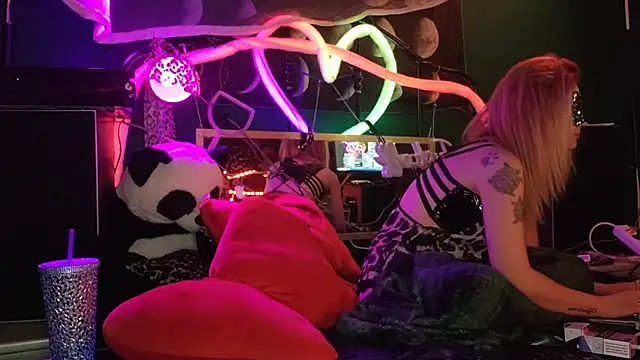 Snapshot of anonymouszN chatting on 02/11/25, 11:22 anonymouszN online show from 02/11/25, 11:22