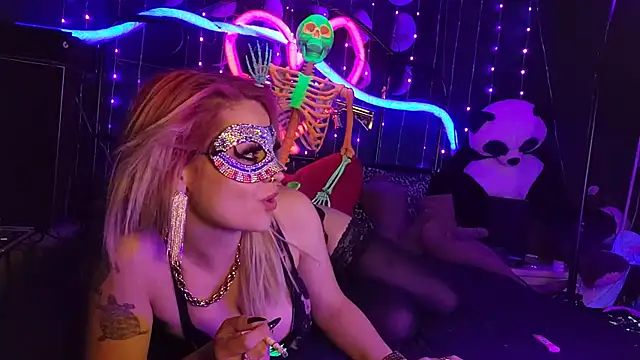 Snapshot of anonymouszN chatting on 09/14/25, 08:08 anonymouszN online show from 09/14/25, 08:08