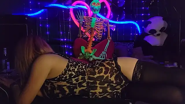 Snapshot of anonymouszN chatting on 09/19/25, 07:58 anonymouszN online show from 09/19/25, 07:58