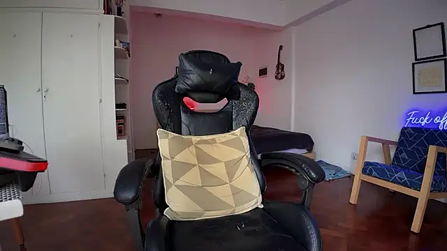 Den BlueXx online show from 10/12/25, 09:03