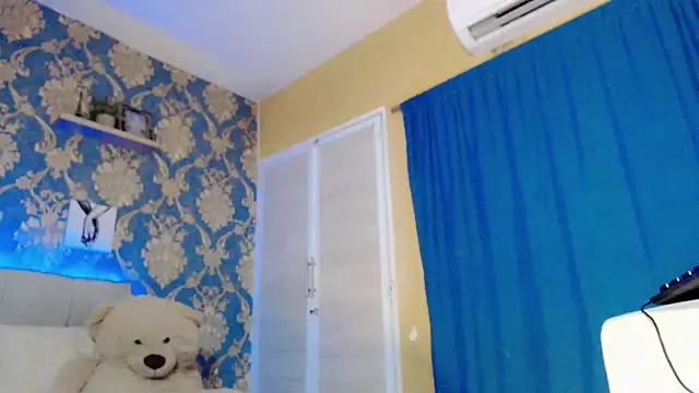 nicoledollts online show from 11/17/25, 05:41