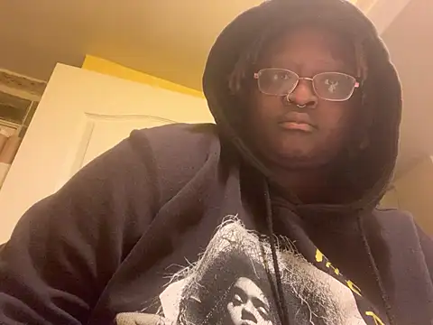 Snapshot of BigKittyRaven chatting on 01/04/25, 04:23 BigKittyRaven online show from 01/04/25, 04:23