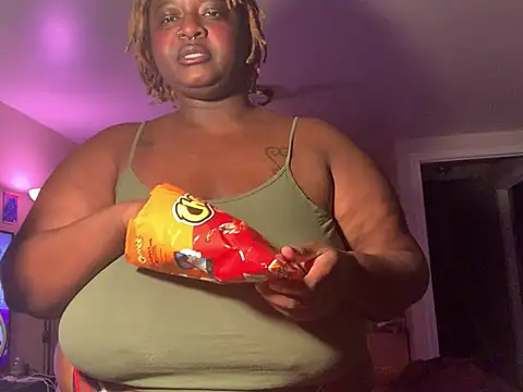 Snapshot of BigKittyRaven chatting on 01/11/25, 10:40 BigKittyRaven online show from 01/11/25, 10:40