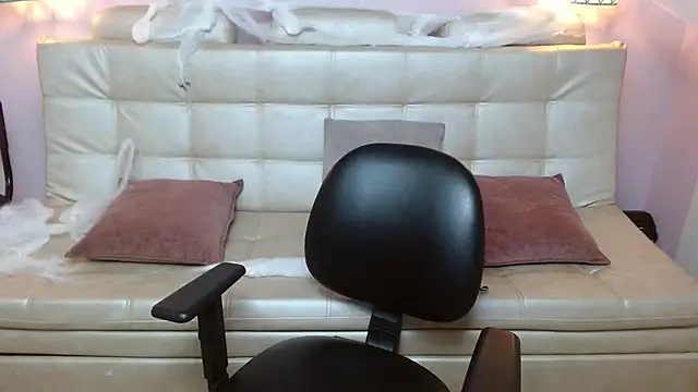 Snapshot of nato_evans chatting on 10/19/25, 12:33 nato evans online show from 10/19/25, 12:33