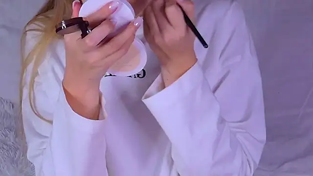 BeatriceEsmont online show from 10/26/25, 07:20