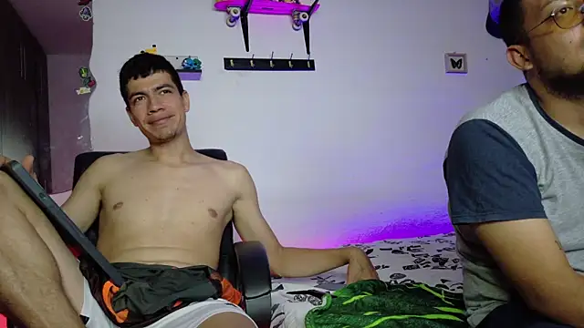 Snapshot of Nymphobuddies chatting on 11/24/25, 10:42 Nymphobuddies online show from 11/24/25, 10:42