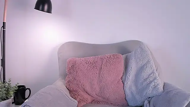 Snapshot of EmmaaCoel chatting on 12/09/24, 09:37 EmmaaCoel online show from 12/09/24, 09:37