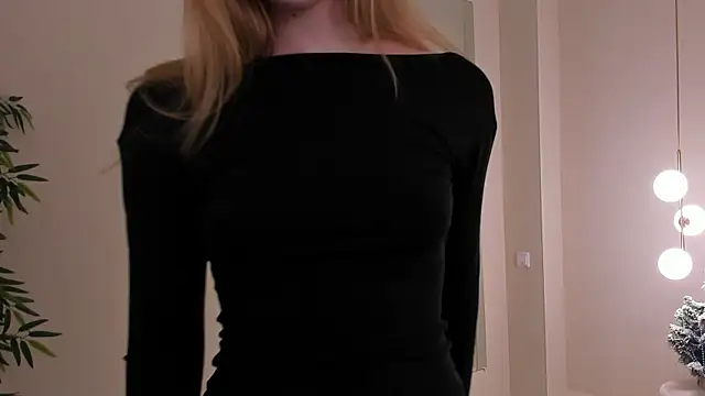 Snapshot of MichelleReid chatting on 12/25/24, 03:18 MichelleReid online show from 12/25/24, 03:18