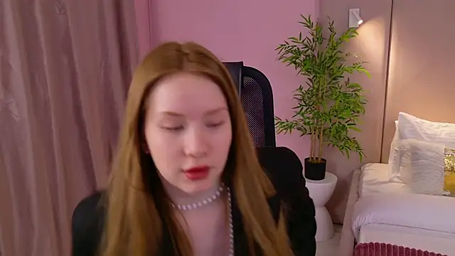 Snapshot of MichelleReid chatting on 01/04/25, 06:19 MichelleReid online show from 01/04/25, 06:19