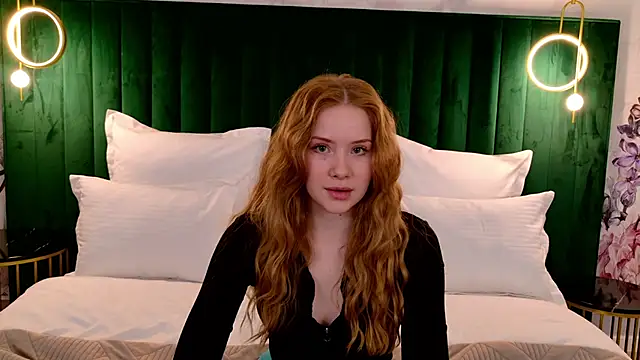 Snapshot of MichelleReid chatting on 02/18/25, 06:15 MichelleReid online show from 02/18/25, 06:15