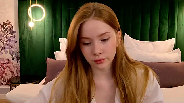 Snapshot of MichelleReid chatting on 03/15/25, 02:46 MichelleReid online show from 03/15/25, 02:46