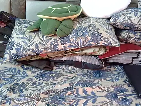 Unique emy online show from 12/02/25, 04:35