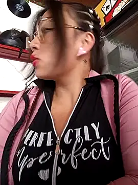 LIZ-06  online show from 09/12/25, 04:51