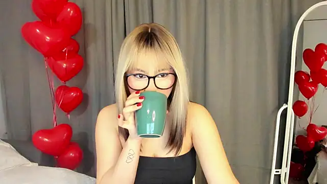 Snapshot of may_mia chatting on 02/17/25, 10:36 may mia online show from 02/17/25, 10:36