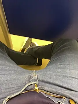 Snapshot of FabioF698 chatting on 12/11/24, 08:50 FabioF698 online show from 12/11/24, 08:50