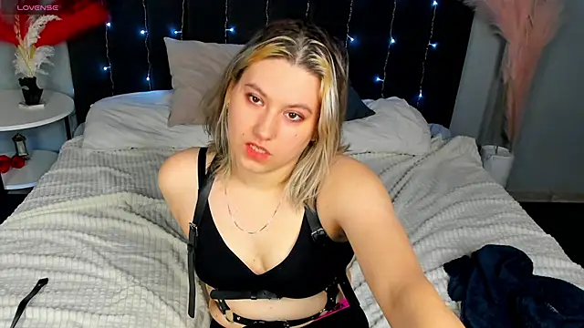 Snapshot of Bonni_Meiz chatting on 02/17/25, 04:37 Bonni Meiz online show from 02/17/25, 04:37