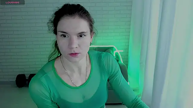 Snapshot of Lisa_Ray chatting on 02/16/25, 08:10 Lisa Ray online show from 02/16/25, 08:10