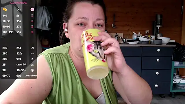 Snapshot of KasiaPrivat chatting on 11/16/25, 12:11 KasiaPrivat online show from 11/16/25, 12:11