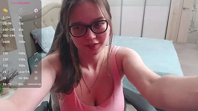 Snapshot of Cutie_Emily chatting on 02/19/25, 01:39 Cutie Emily online show from 02/19/25, 01:39