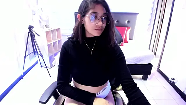 Snapshot of Lili_Gomez_ chatting on 12/07/24, 03:52 Lili Gomez online show from 12/07/24, 03:52