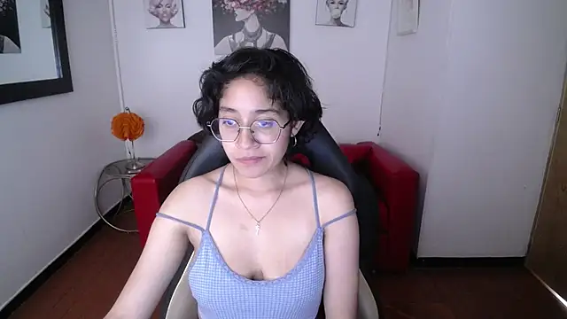 Snapshot of Lili_Gomez_ chatting on 02/10/25, 05:09 Lili Gomez online show from 02/10/25, 05:09