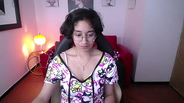 Snapshot of Lili_Gomez_ chatting on 02/16/25, 01:58 Lili Gomez online show from 02/16/25, 01:58