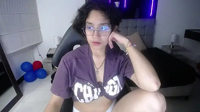 Snapshot of Lili_Gomez_ chatting on 03/06/25, 01:46 Lili Gomez online show from 03/06/25, 01:46