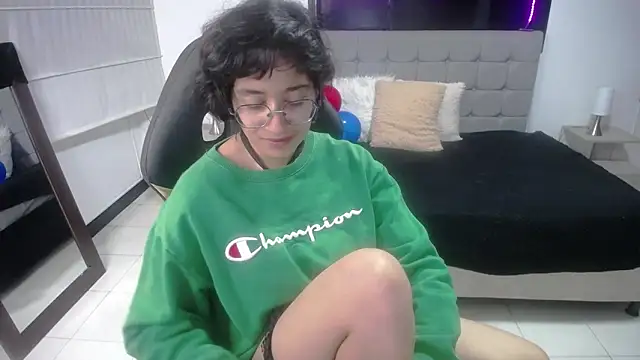 Snapshot of Lili_Gomez_ chatting on 03/07/25, 05:28 Lili Gomez online show from 03/07/25, 05:28