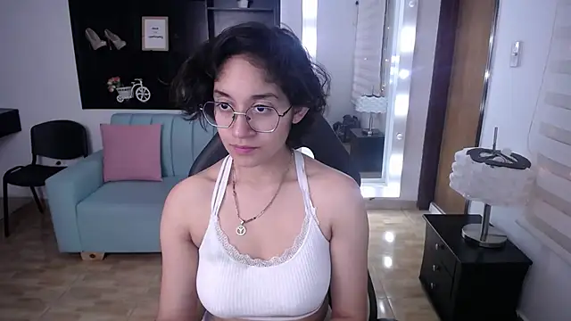 Snapshot of Lili_Gomez_ chatting on 03/11/25, 01:56 Lili Gomez online show from 03/11/25, 01:56