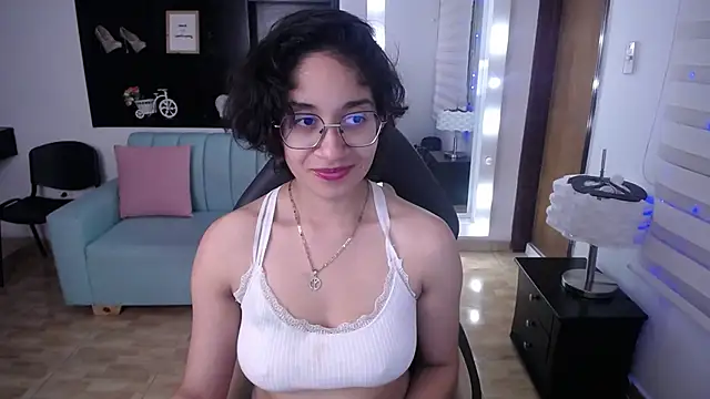 Snapshot of Lili_Gomez_ chatting on 03/11/25, 05:02 Lili Gomez online show from 03/11/25, 05:02