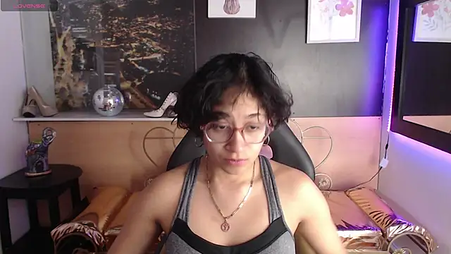 Lili Gomez  online show from 10/21/25, 01:34